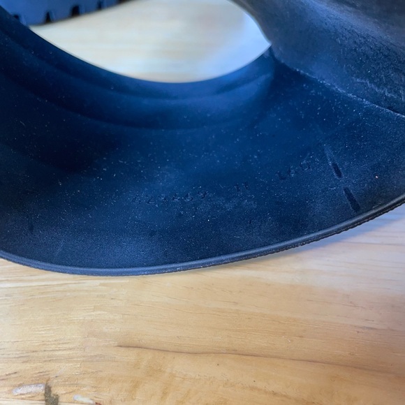 Mens Gucci Rubber Slide Sandal - Picture 3 of 16